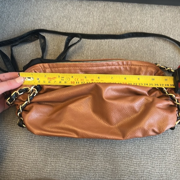 Kensie camel and black cross body bag - Picture 10 of 12